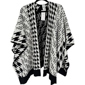 NWT Chicos Black White Houndstooth Knit Ruana Reversible Covering Poncho‎ Sz S/M